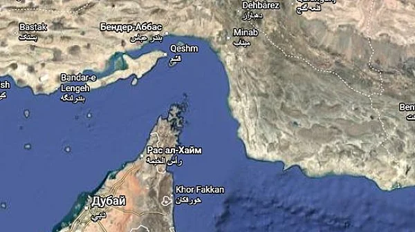 Три кораба обстреляни в Ормузкия проток, екипажите са в безопасност