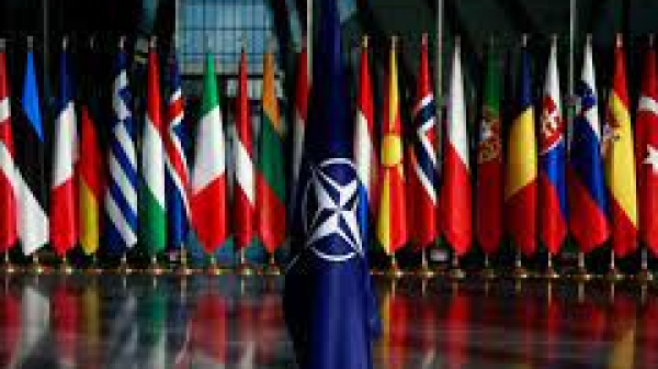 Йенс Столтенберг: НАТО ще продължи с военната помощ на Киев