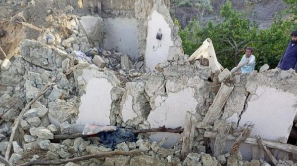 Силно земетресение уби най-малко 280 души в Афганистан