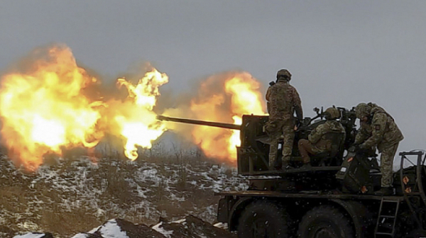 Ожесточени боеве в Украйна на три фронта