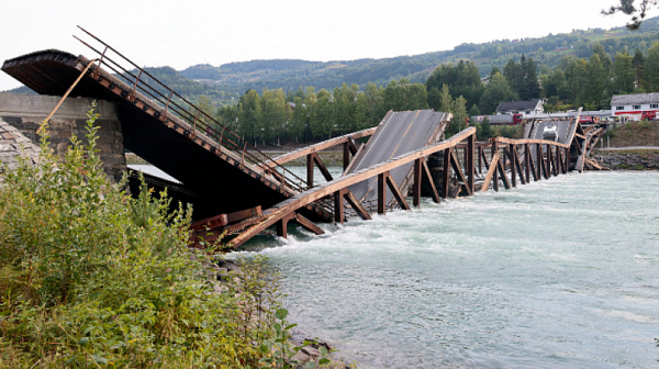Дървен мост се срути в Норвегия