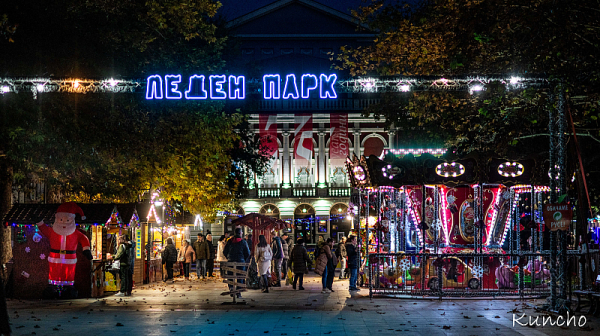 Леденият парк в Русе отваря утре с нови атракции, повече къщички и Виенско колело