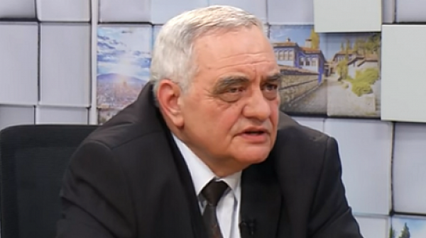 Разузнавачът Д. Димитров: Борисов се влачи по корем, за да изкара 3-ия мандат
