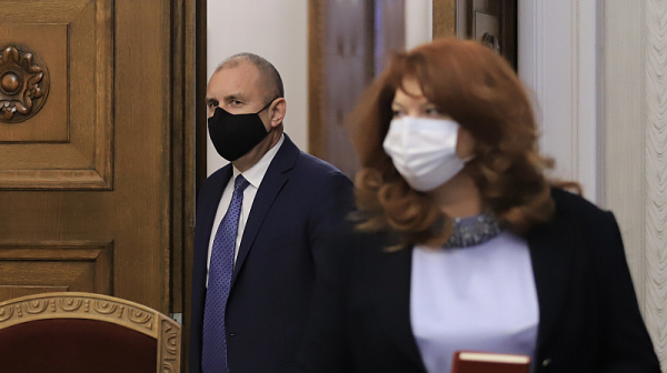 Йотова индиректно призна, че Радев ще връчи третия мандат на най-близката до “Дондуков 2” партия