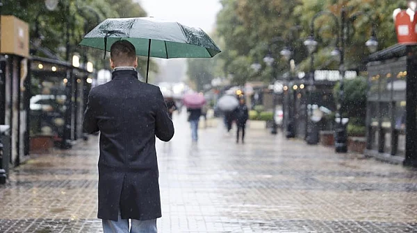 Дъжд и опасност от градушки: Жълт код за пет области