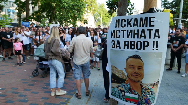 Официалната версия за Явор: интоксикация. Обществената – подозрения за полицейско насилие