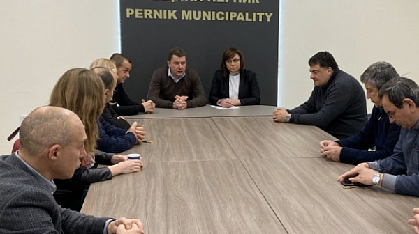 Нинова ще тества Гешев за отговорността на министри за кризата в Перник