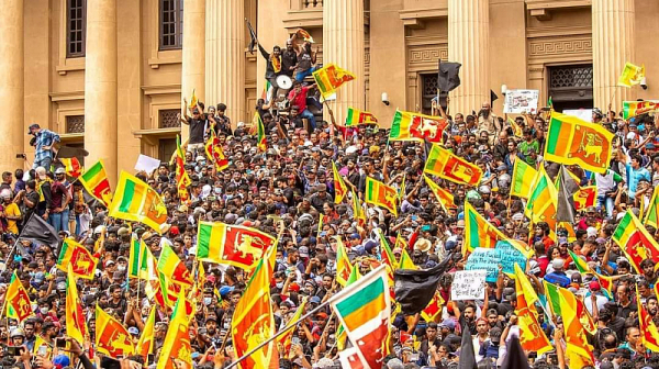 Какво става в Шри Ланка: Политическа криза и бунтове /обновена/