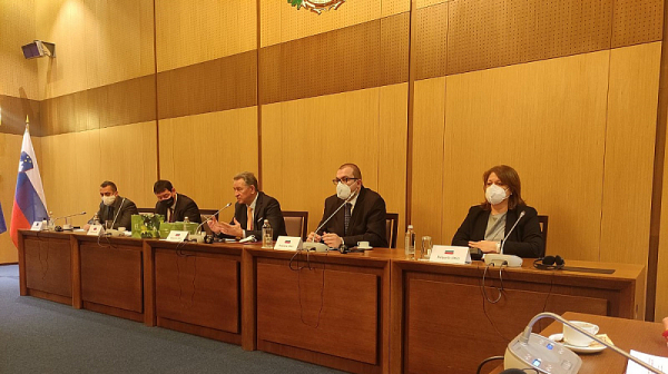 Д-р Кацаров пред посланиците на ЕС: Ще се справим! Някои партии използват епидемията за предизборни цели