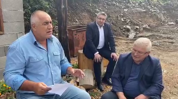 Борисов поседна на пънче в Родопите, за да му разяснят какво казва Moody’s  /видео/