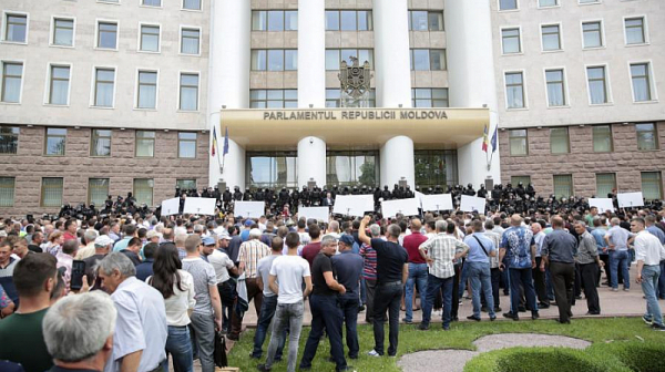 Идентичен случай: Свалиха правителството на Молдова заради избора на главен прокурор