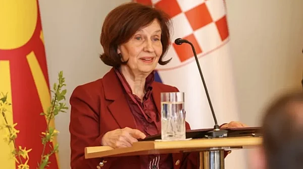 Президентът Силяновска-Давкова: 80% от македонците са против промяна на Конституцията и вписването на българите