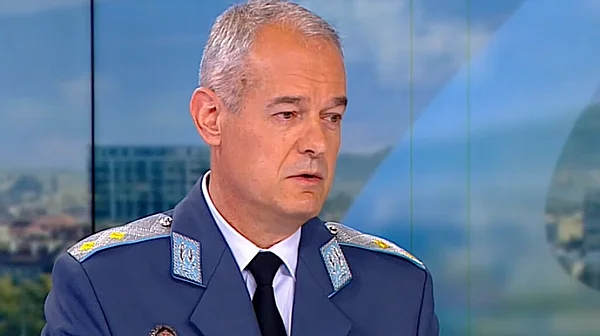 Нужна ни е още една ескадрила изтребители, заснехме клип като 