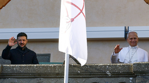 Зеленски се срещна с папа Лъв XIV, Ватиканът предлага да е домакин на преговори