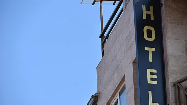 Хотелиери искат помощ от държавата след отказа на хиляди туристи