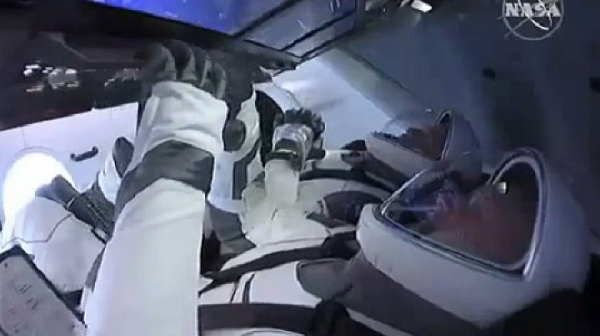 NASA и SpaceX изстрелват астронавти в Космоса /видео на живо/