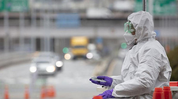 Япония въвежда извънредни мерки на много места заради пандемията