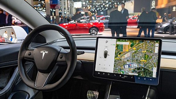Tesla изтегля 321 хил. електромобила от пазара в САЩ над