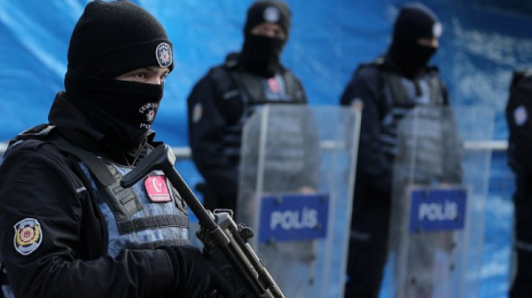 След две големи спецакции в Турция: Задържани са 12 ислямисти и много членове на ПКК