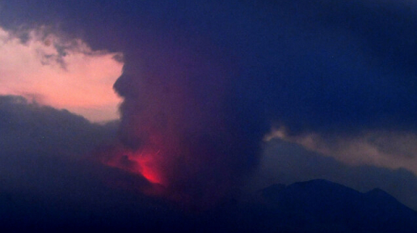 Изригна един от най-активните вулкани в Япония