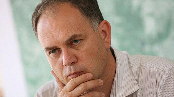 Георги Кадиев: Борисов харчи като човек, който ще подаде оставка