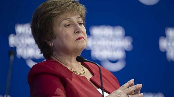 Подобно на цунами: МВФ предупреди, че AI ще „помете“ пазара на труда