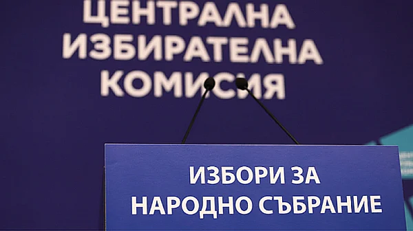 Сигнали за „тъмни стаички“ и машини: Над 80 жалби в ЦИК