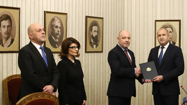 Габровски не бе избран за премиер. ГЕРБ връщат мандата на Радев неизпълнен