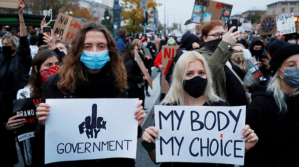 В сила влиза спорната забрана за абортите в Полша