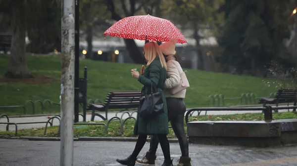 Валежи от дъжд в Западна България, температурите между 8° и 13°
