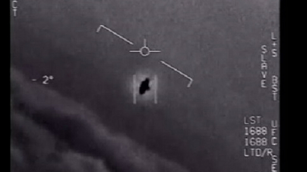 Военните в САЩ публикуваха 3 видеа, показващи НЛО