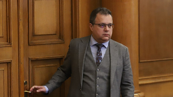 Михалев: Засега разговор за представители на ДБ в кабинета ”Василев” не се е случил