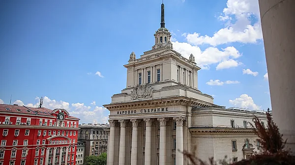 Парламентът даде разследващи функции на новата антикорупционна комисия