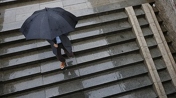 Облачна и дъждовна сряда