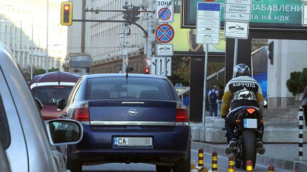 Законът за движение по пътищата бърка в касичката на държавата и пълни тази на МВР