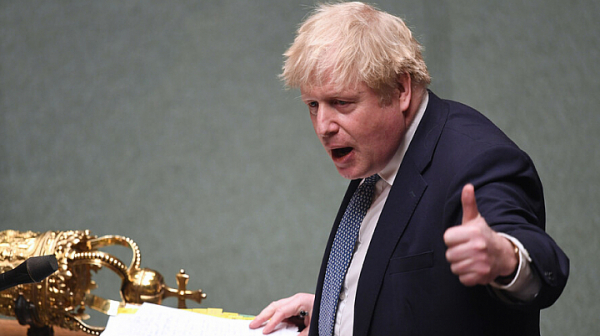 Двама ключови министри на Борис Джонсън хвърлиха оставки