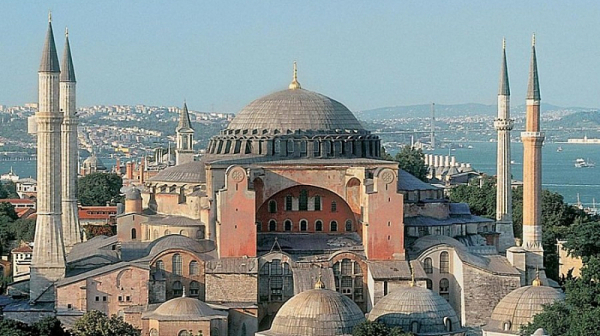 Турция и Гърция влязоха в спор заради глава от Корана в ”Св. София”