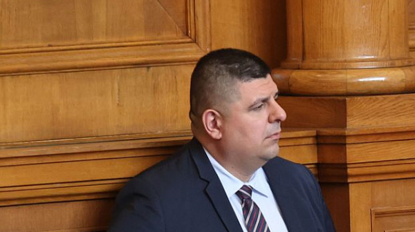 Ивайло Мирчев: Помагах на НСО при протеста на ”Възраждане”, но ме е срам от тези решетки