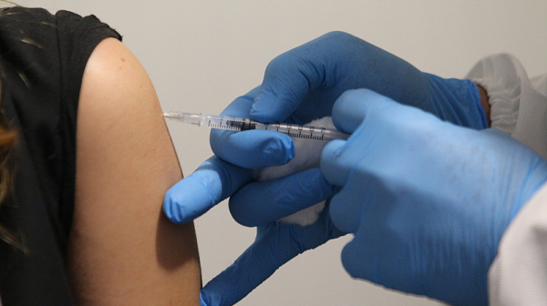 В Русия одобриха COVID ваксина специално за деца