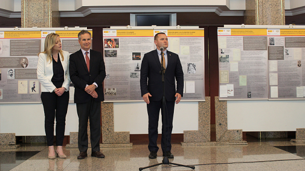Кметът на Русе и испанският посланик откриха изложба за дипломатическите отношения между двете страни