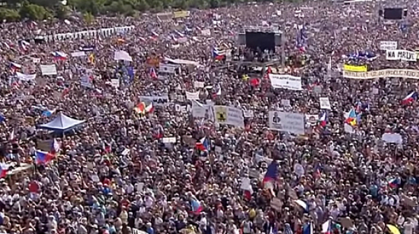 Над 200 000 протестиращи в Прага поискаха оставка на премиера Бабиш