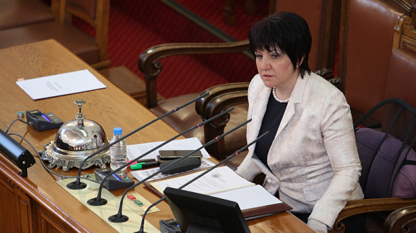 Цвета Караянчева се завръща в Народното събрание?