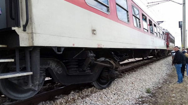 Влак блъсна и уби мъж край Ямбол