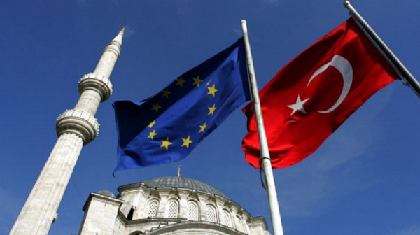 ЕС кляка на Турция с 500 млн. евро за бежанците