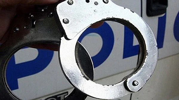 Общински съветник и член на СИК арестувани за купуване на гласове в Разложко