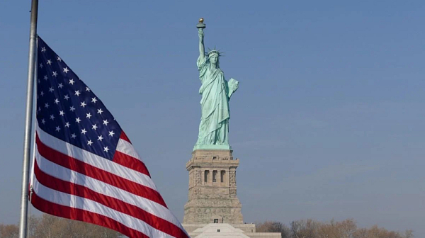 Профилите в социалните мрежи вече ще бъдат проверявани при влизане в САЩ