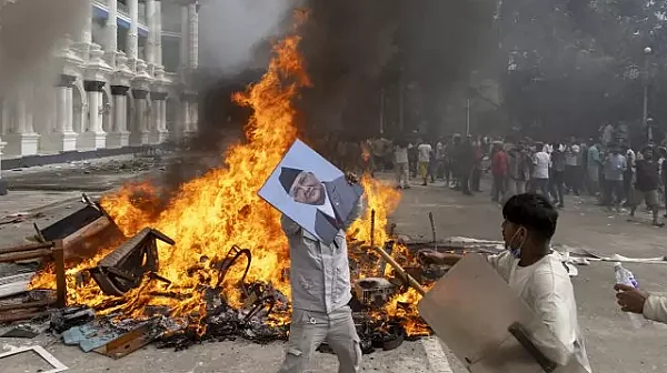 Арестуваха бившия премиер на Непал заради кървавите протести