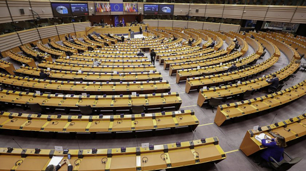 Българските евродепутати: Едните лъжат и мажат, а другите следват тясно-партийното верую