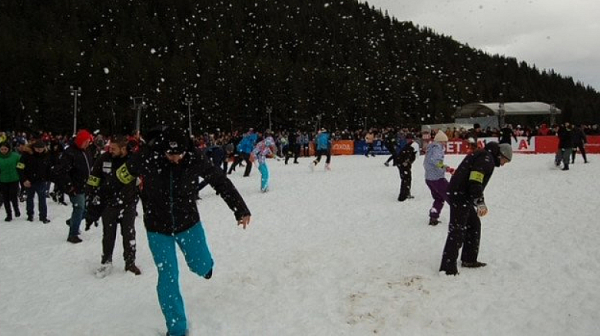 Със символични цени на лифт картите: Стартира ски сезонът в Пампорово и Боровец