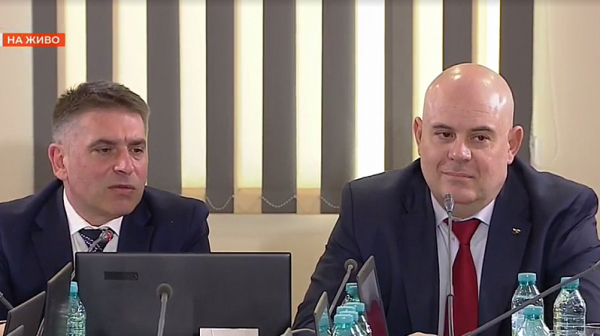 Съдии: Кирилов и Гешев уронват авторитета на съдебната власт, да се извинят